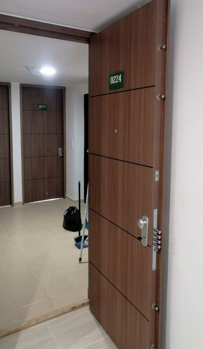 puerta-de-seguriad-cerradura-biometrica.01